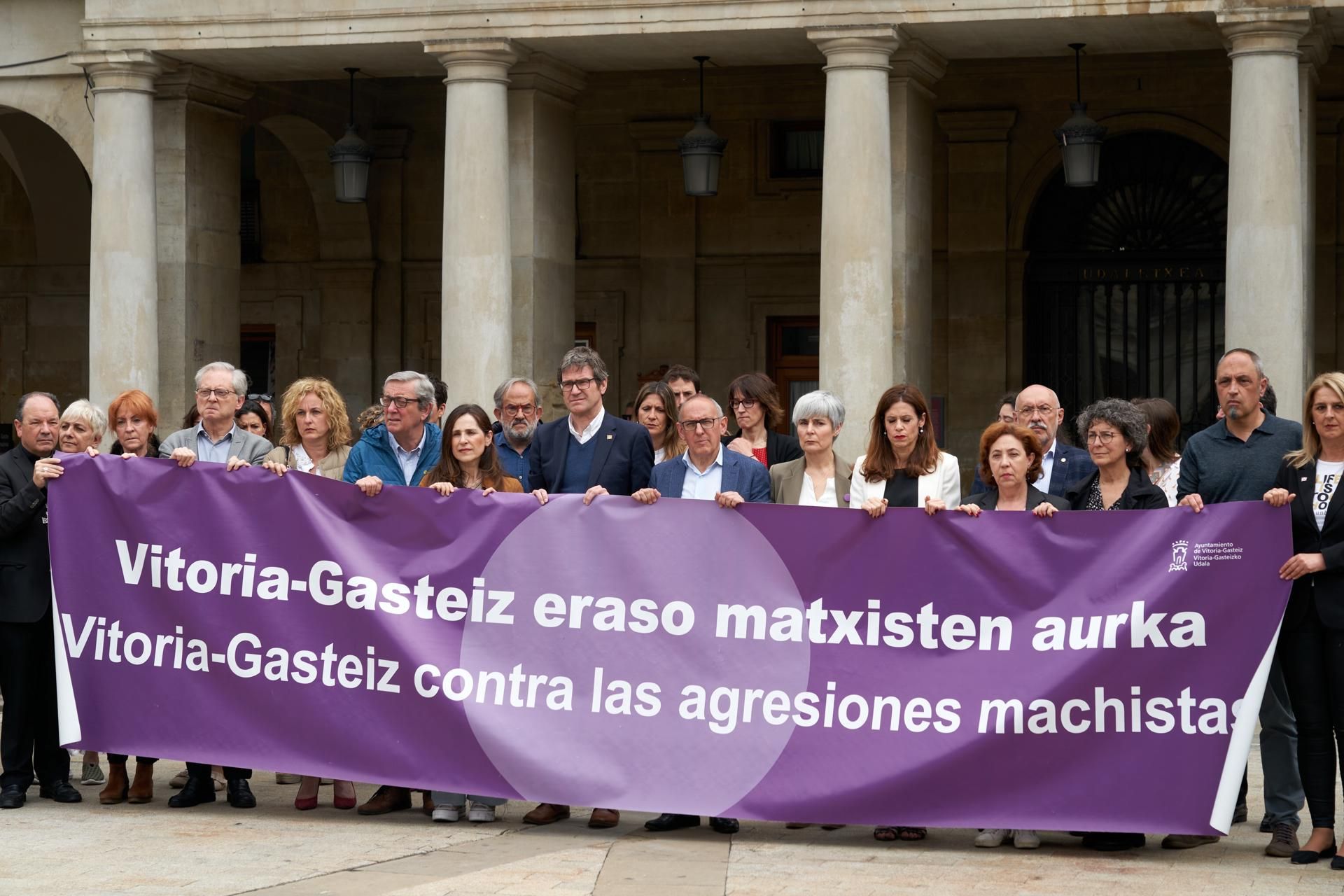 Concentración de repulsa del asesinato machista de la joven Maialen, de 32 años y embarazada de gemelos.