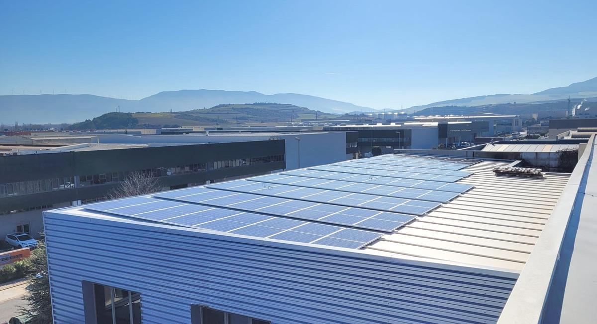 Instalación industrial de 120 KW en Tenerife con un ahorro energético anual del 54%