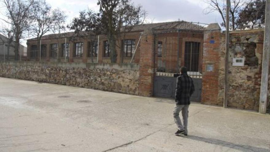 Antiguas escuelas de Villarrín de Campos donde la asociación tiene su sede.