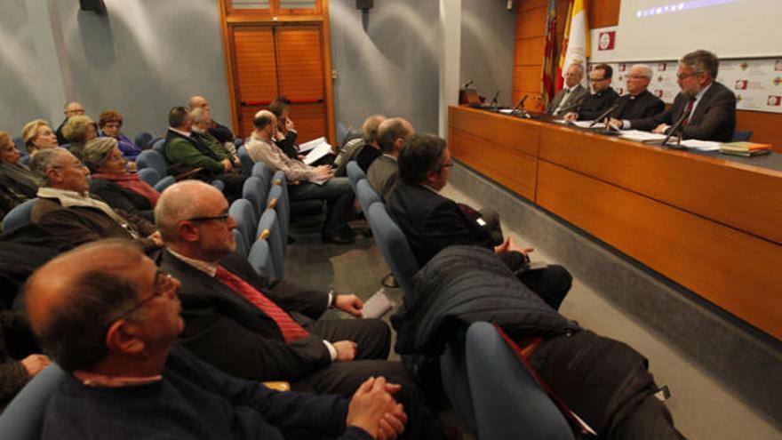 Asistentes a la asamblea general celebrada ayer en el Palacio de la Colomina.