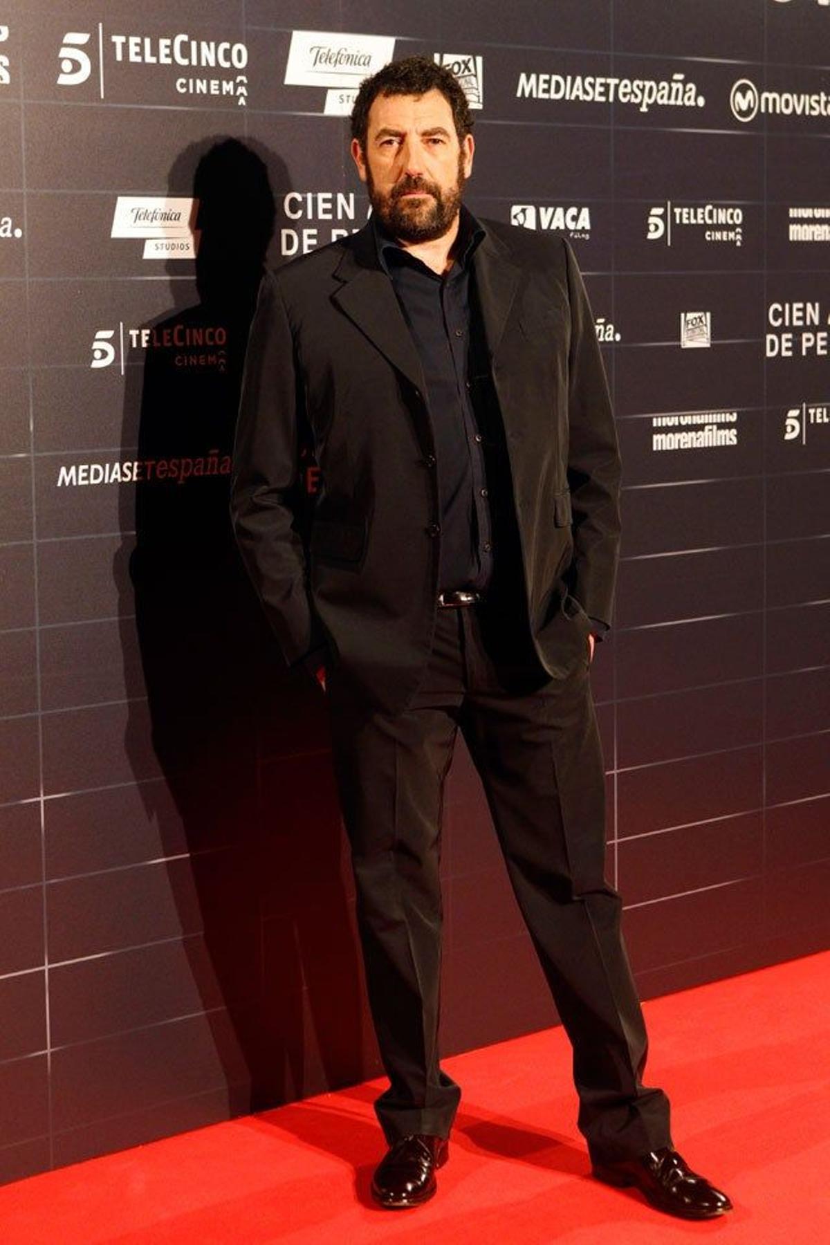 Daniel Calparsoro, en la première de Cien años de perdón.