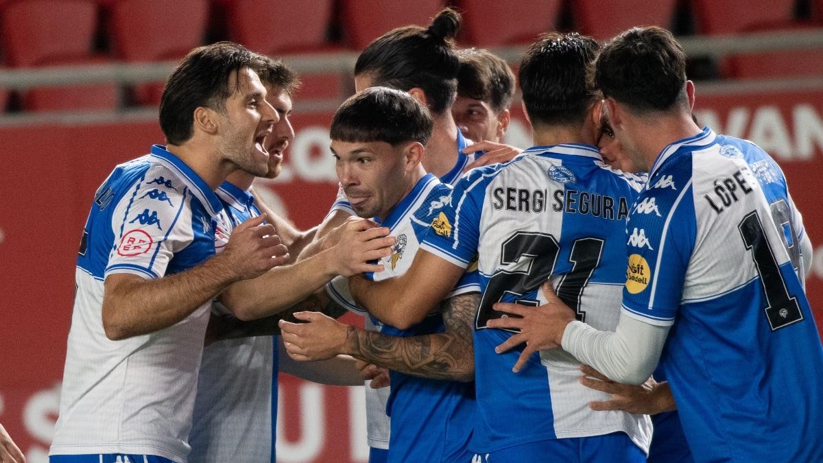 Los arlequinados celebran el tanto de Priego