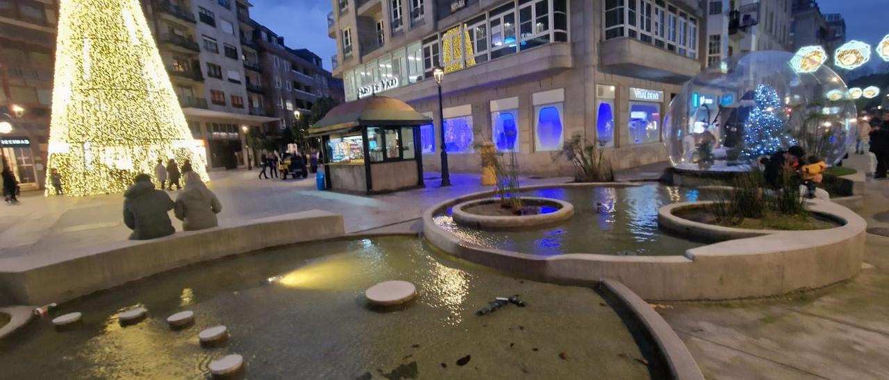 Fuentes y luces apagadas, la imagen de Arzobispo Lago esta Navidad.