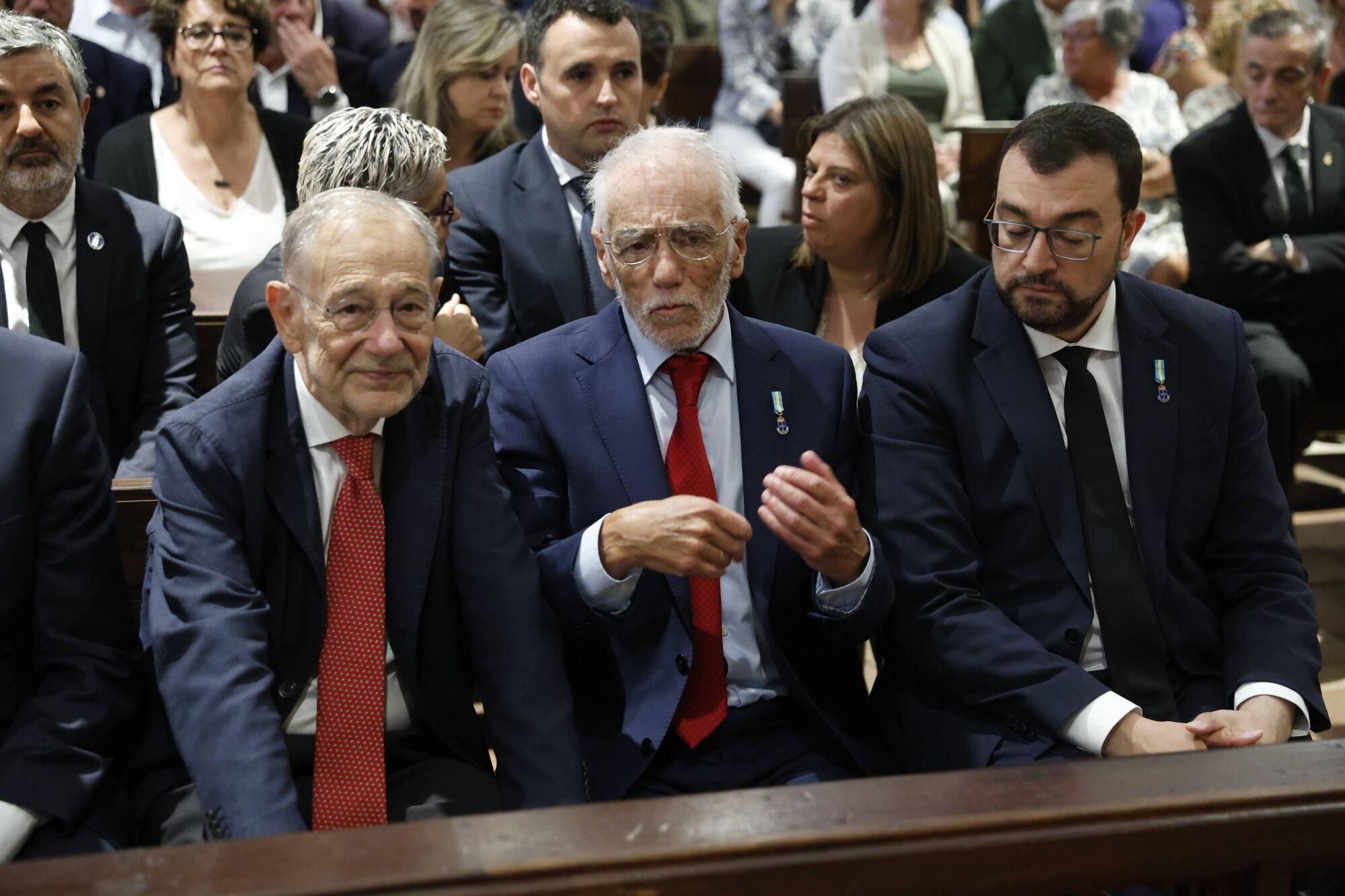 Las imágenes del funeral de Antonio Trevín en la basílica de Llanes.