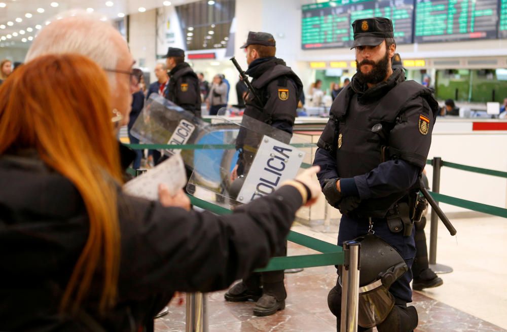 Protesta de los CDR en la estación de Sants