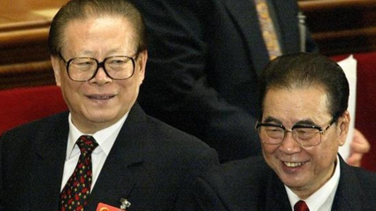 El expresidente Jiang Zemin (izq) y el exprimer ministro Li Peng, el 18 de marzo en Pekín.