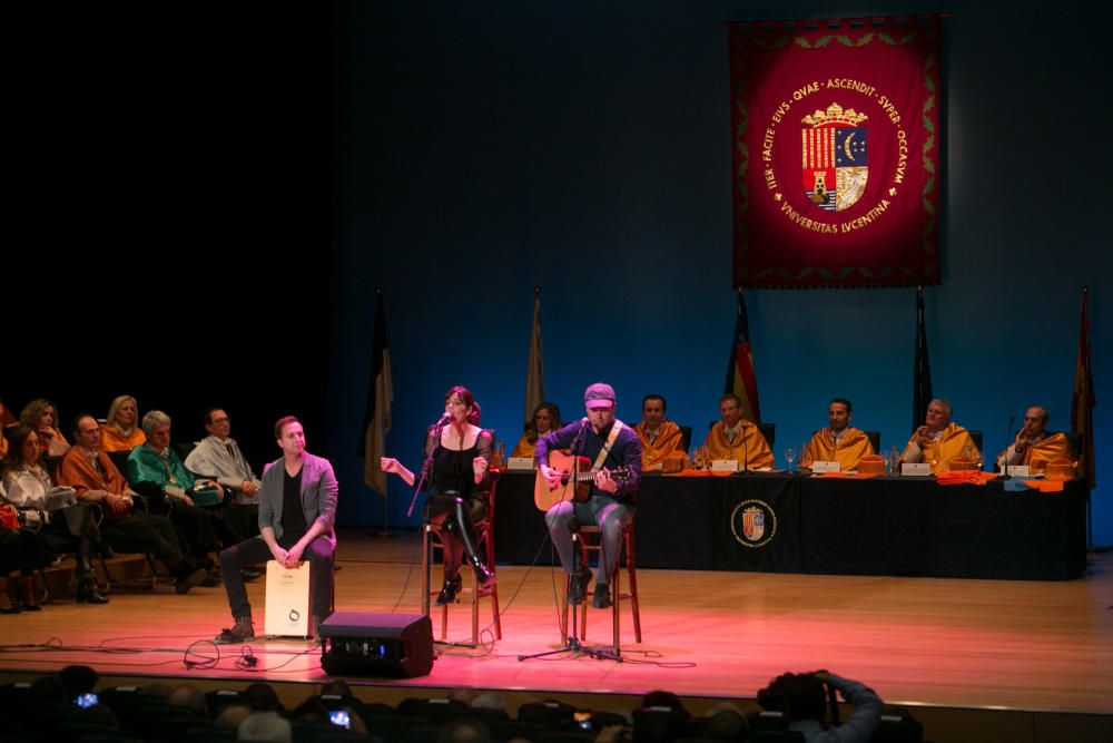 Graduación de alumnos de la Facultad de Económicas