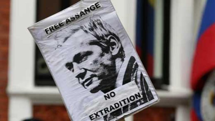 Pancarta de apoyo a Assange.