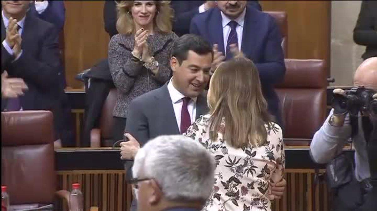 Susana Díaz, líder ya de la oposición en el Parlamento andaluz, ha sido la primera en felicitarle.