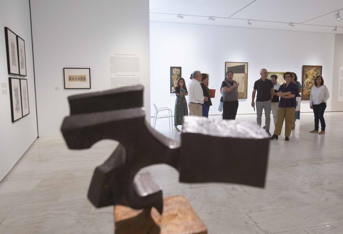 Exposición "Arte en una tierra baldía" en el MACA, con fondos del IVAM