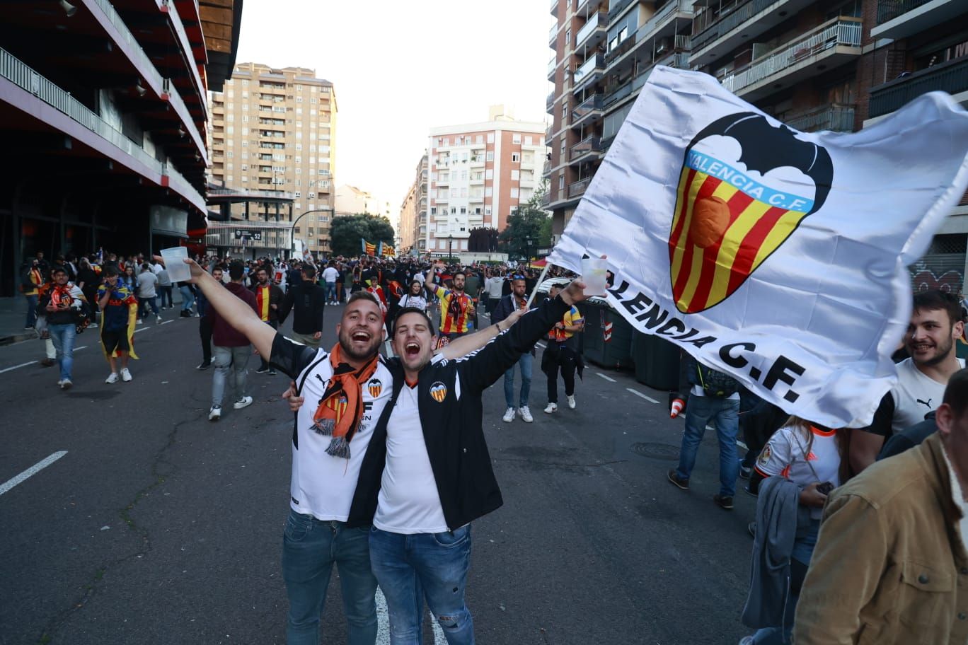 Mestalla es una fiesta en las horas previas a la final