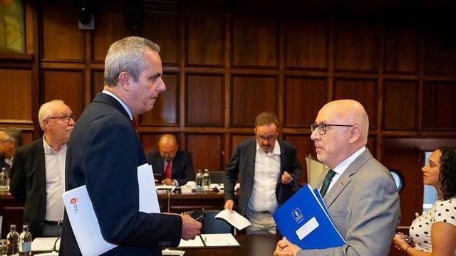 Miguel Jorge Blanco y Antonio Morales antes de comenzar el debate.