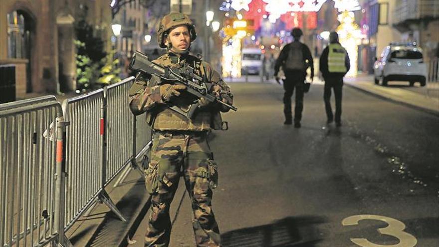 Al menos 2 muertos y 12 heridos en un tiroteo en el centro de Estrasburgo