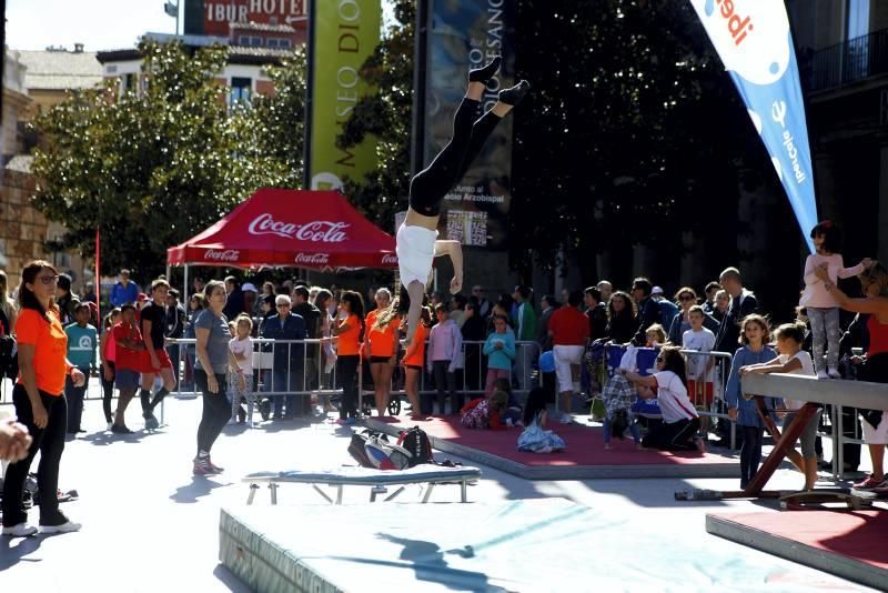 Fotogalería del 'Día del deporte' en la plaza del Pilar