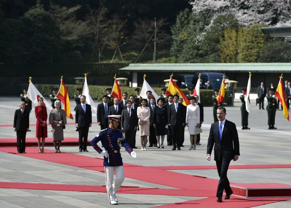 Los Reyes visitan Japón