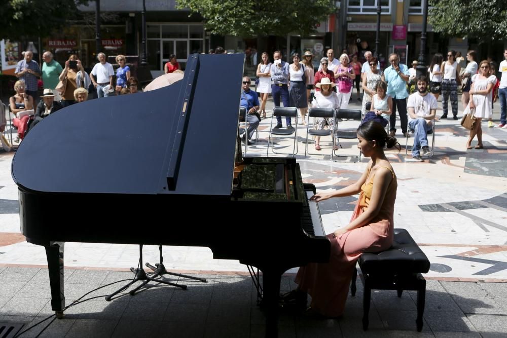 Maratón de piano en el Paseo de Begoña de Gijón