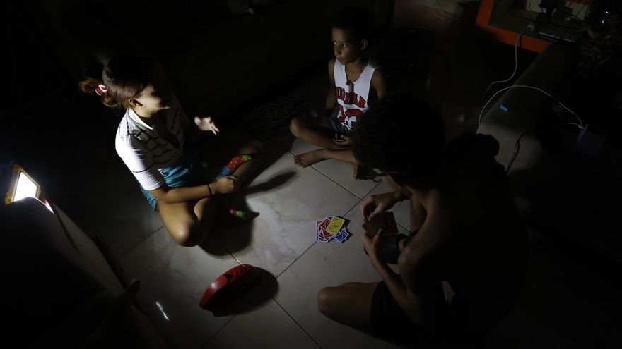 Millones de cubanos siguen sin electricidad después del apagón masivo