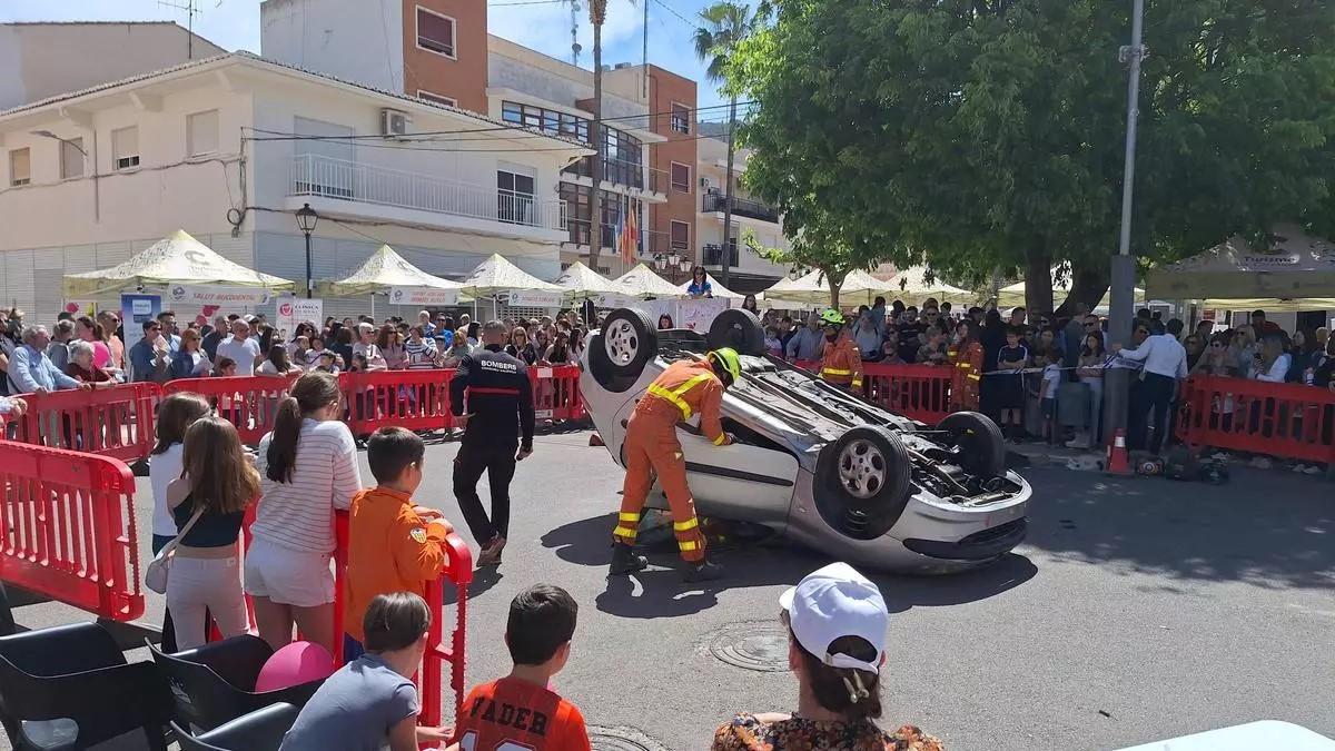 Demostración de una excarcelación en la primera edición de la Fira de la Salut del Genovés.
