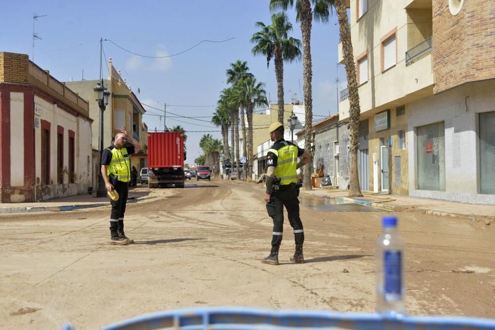 Lunes de limpieza en Los Alcázares y Los Urrutias