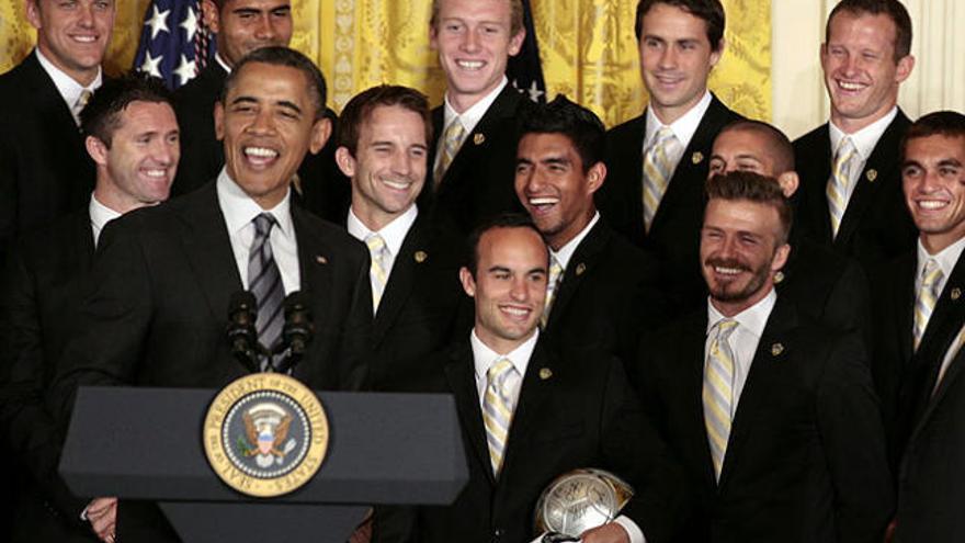 Obama bromea con Beckham en la Casa Blanca.