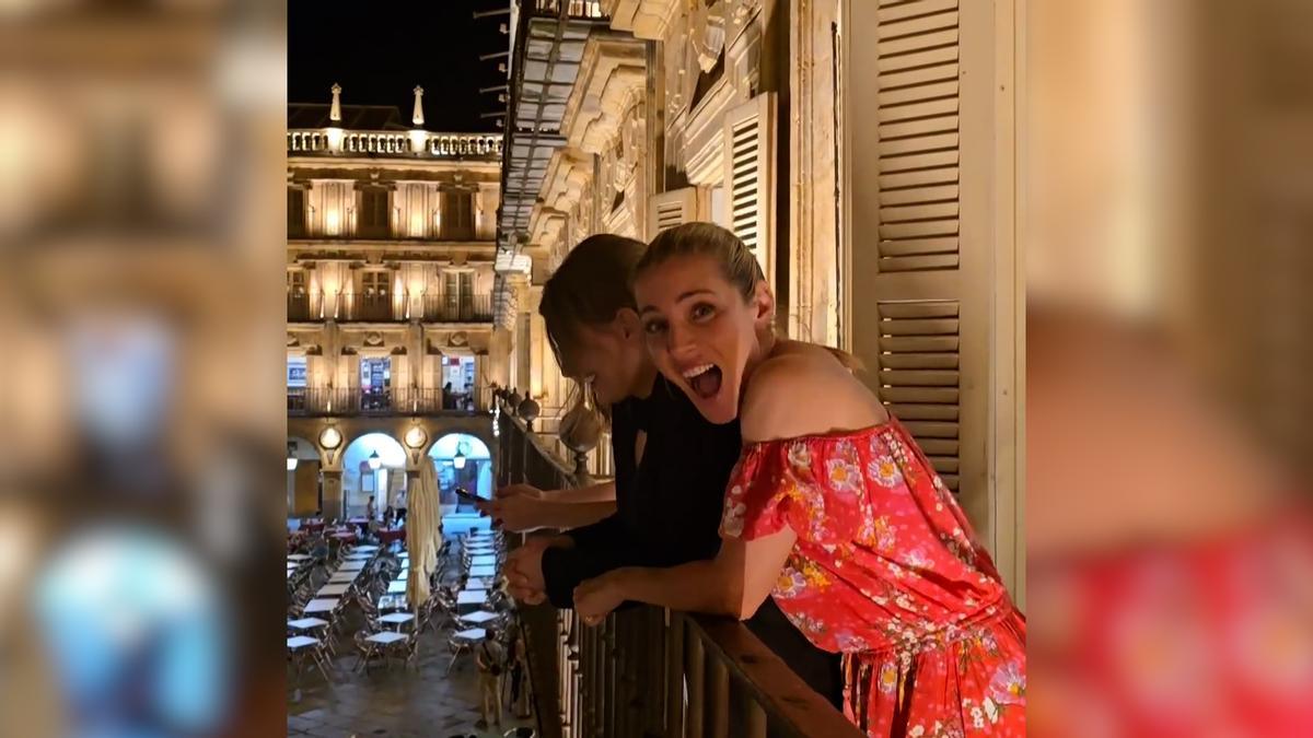 Elsa Pataky y Maxi Iglesias son sorprendidos por la tuna en Salamanca