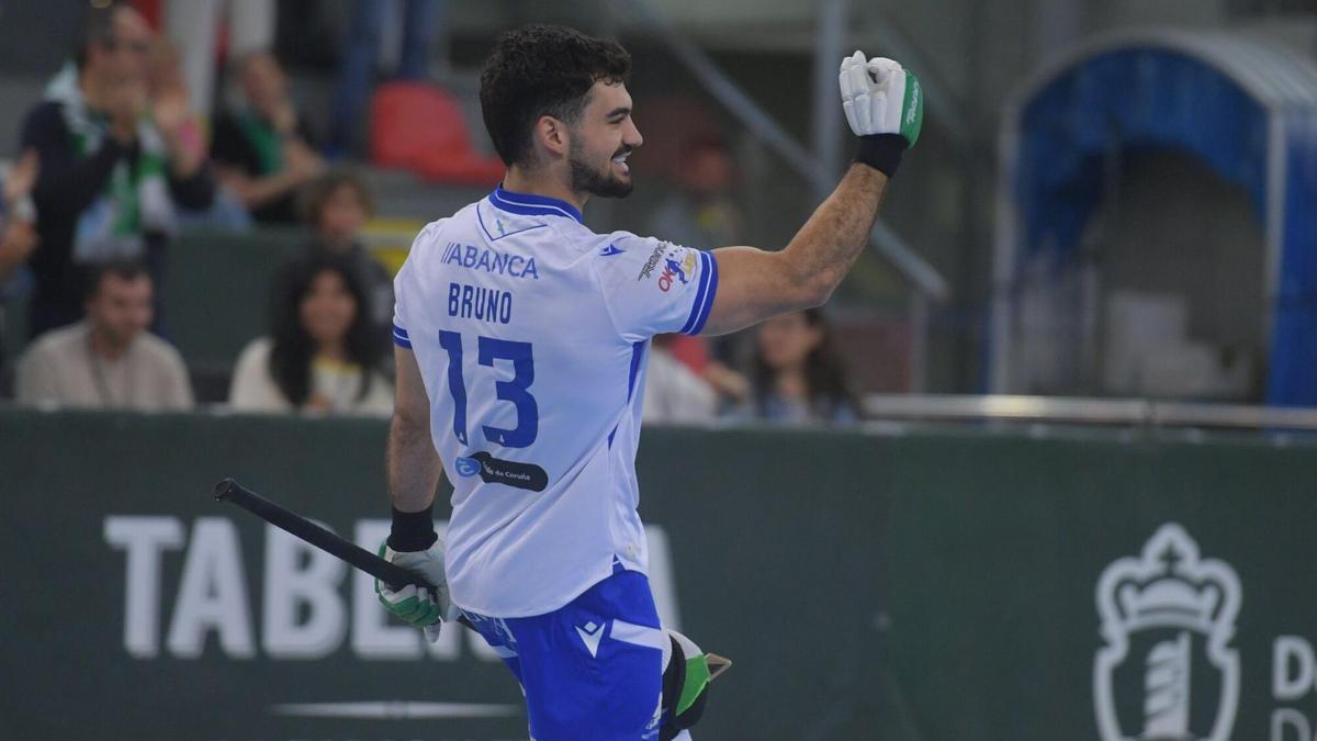 Bruno Saavedra celebra un gol frente al Calafell.