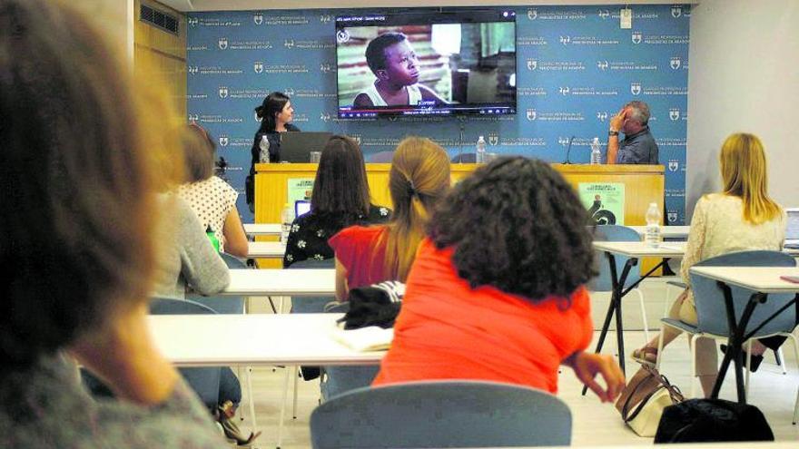 La Asociación de Periodistas de Aragón acogió, la semana pasada, un taller de Farmamundi sobre comunicación para la transformación social. | MIGUEL ÁNGEL GRACIA