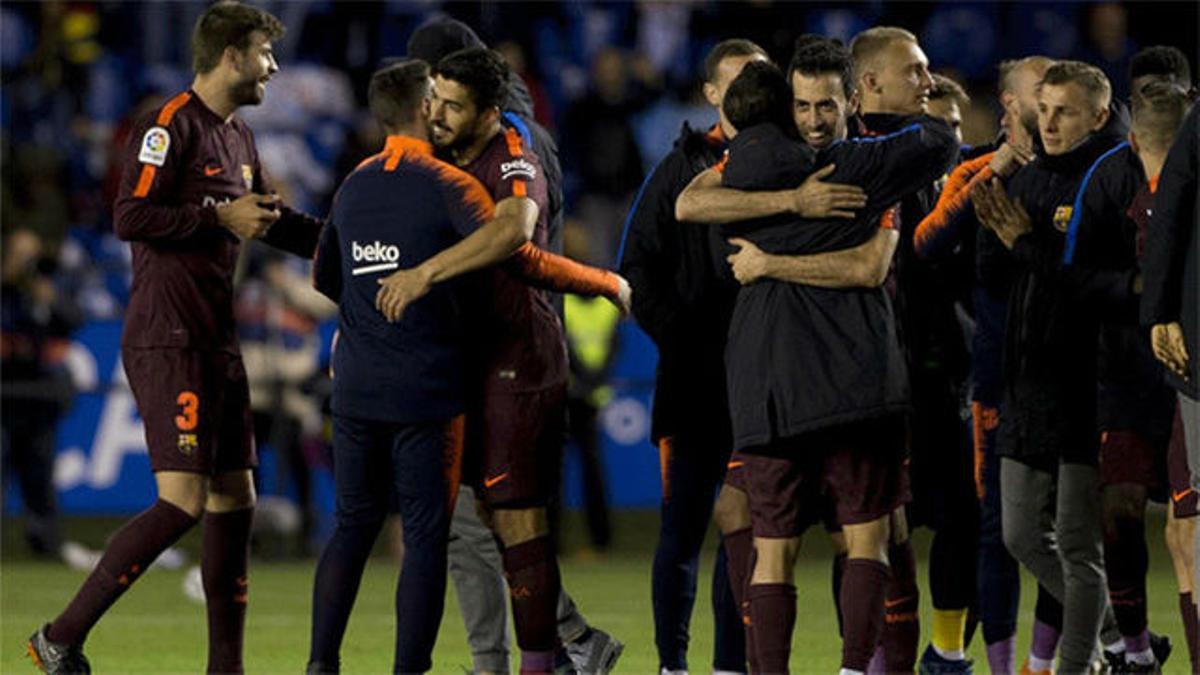 LALIGA | La celebración del Barça sobre el césped de Riazor
