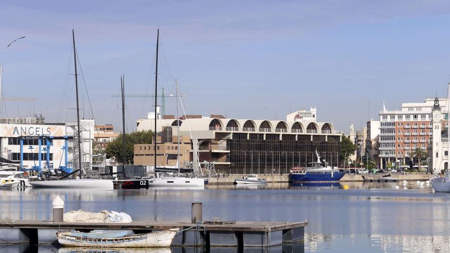 A la izquierda, el edificio que ocupa Angels (Marina de Empresas) y en el centro la antigua estación marítima donde va a abrir The Terminal Hub. | JM LÓPEZ