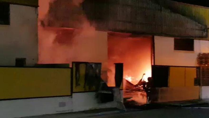 Incendio en la fábrica de patinetes de La Safor.