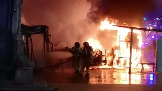 A juicio la pareja acusada de incendiar dos autobuses de Vitrasa: piden 30 años de cárcel