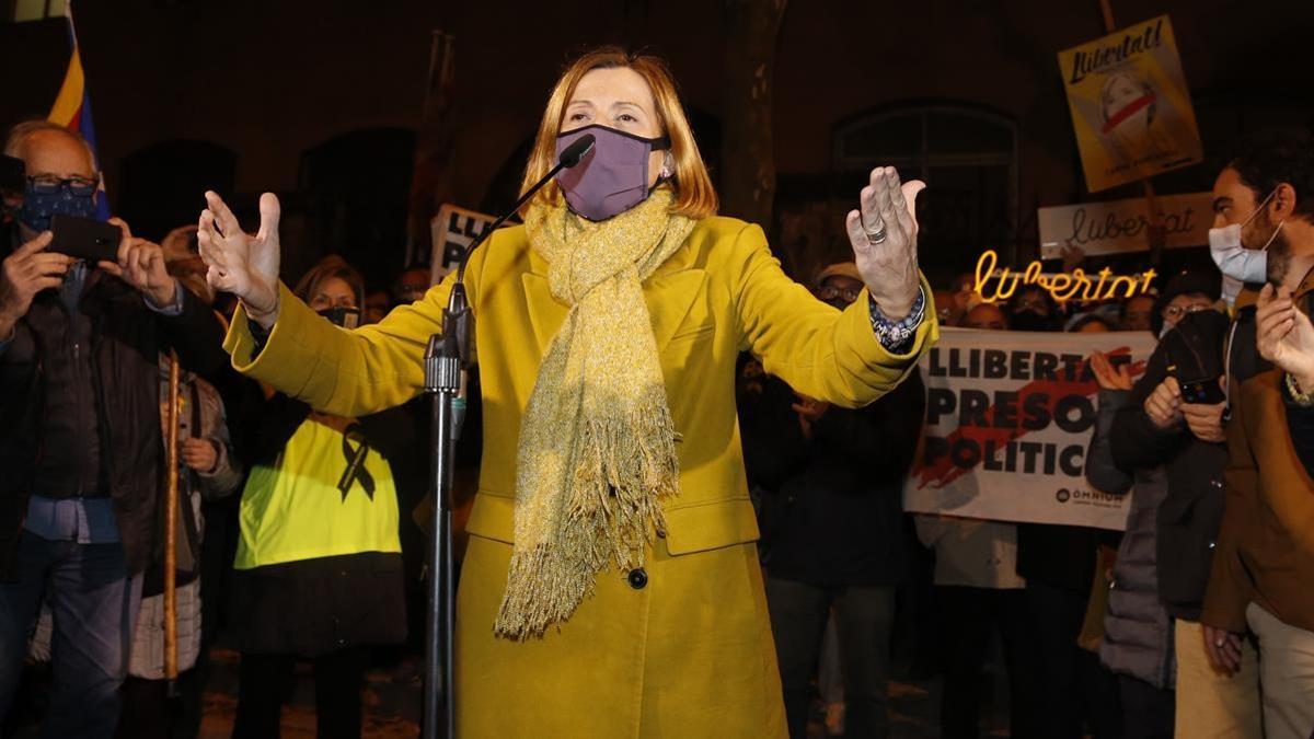 BARCELONA 04 12 2020  Sociedad   Forcadell entrando Wad ras despues revocacion tercer grado A las 19h concentracion de protesta delante carcel  etc         FOTO de ALVARO MONGE