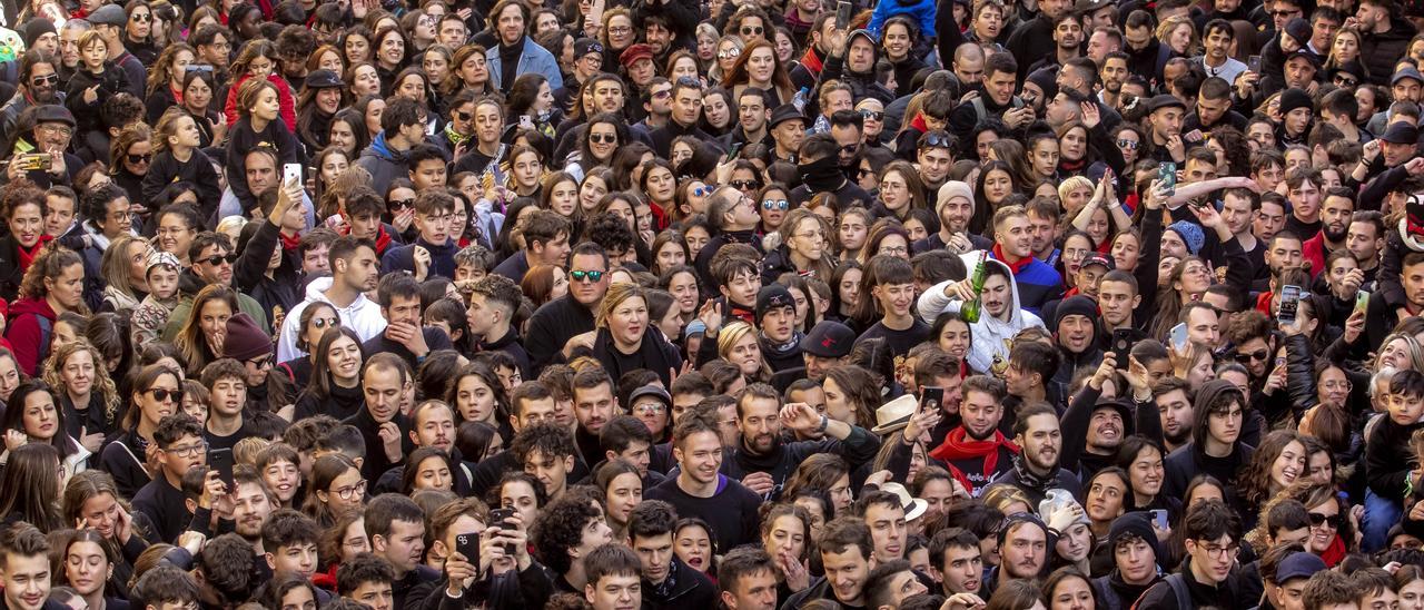 Sant Antoni 2023: Baile de los &#039;dimonis&#039; en el ayuntamiento de Manacor