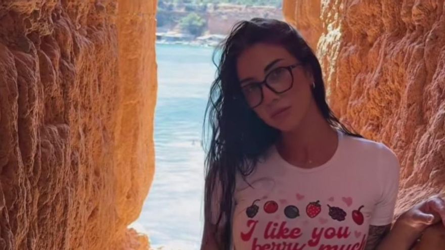 Naomi de &#039;La Isla de las Tentaciones&#039; posa en el acantilado de es Bol Nou