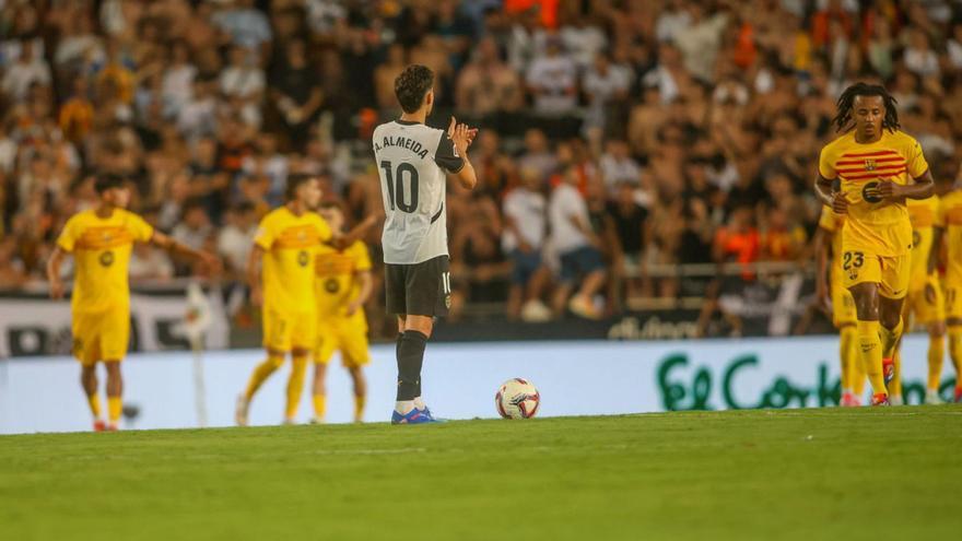 La ‘liga’ del Valencia llega a casa con la obligación de ganar