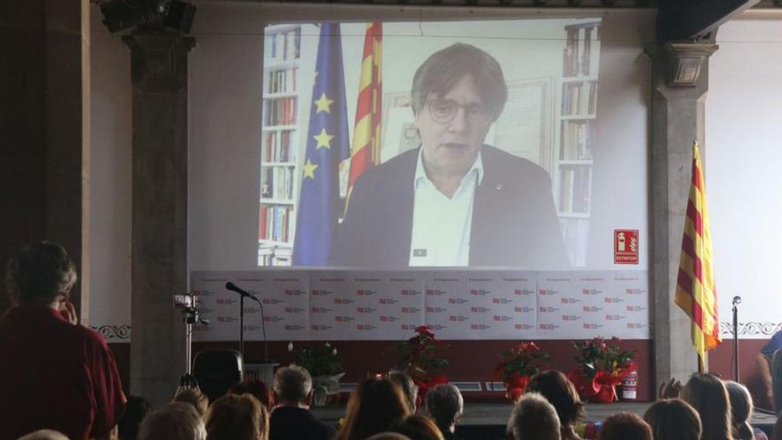 Puigdemont: &quot;Alguns hem de lluitar amb una mà lligada&quot;