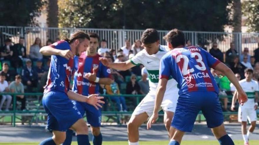 El Alzira encadena catorce jornadas sin ganar y fía la salvación a un milagro