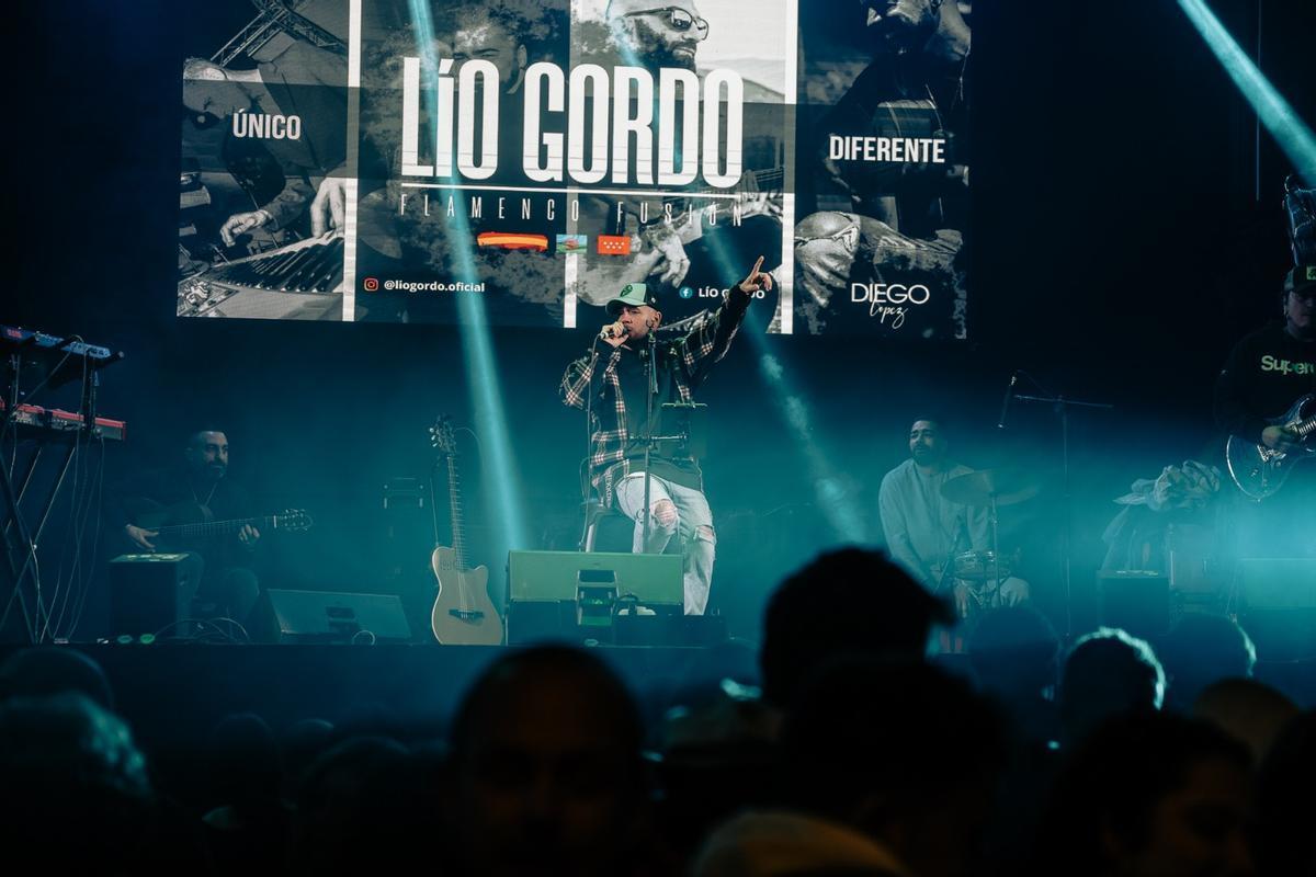 Grupo Lío Gordo sobre el escenario