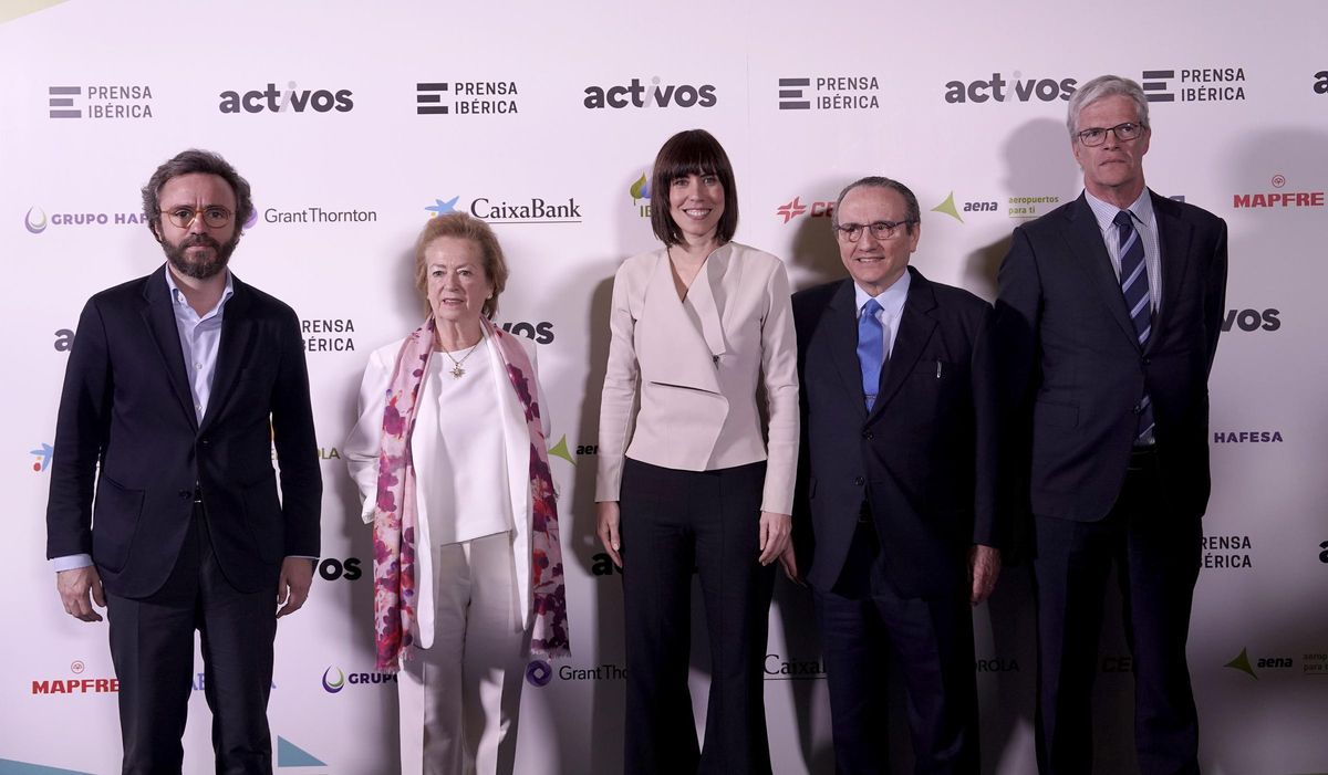 De izquierda a derecha: Aitor Moll, CEO de Prensa Ibérica; Arantza Sarasola, vicepresidenta del grupo Prensa Ibérica; Diana Morant, ministra de Ciencia e Innovación; Javier Moll, presidente de Prensa Ibérica y Martí Saballs, director de Información Económica de Prensa Ibérica. 