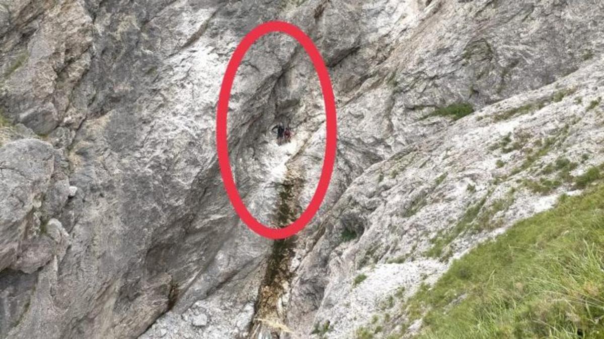 Muere un escalador de 52 años al caer desde 30 metros en los Picos de Europa