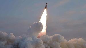 Archivo - Imagen de archivo de un misil táctico de corto alcance lanzado por Corea del Norte