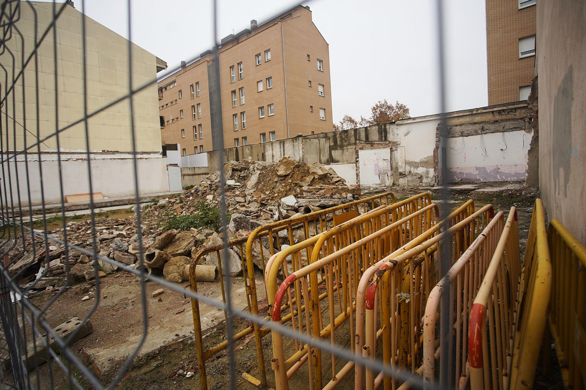 L’enderroc de les cases del carrer Universitat de Montpeller, aturat de nou pel risc als edificis contigus