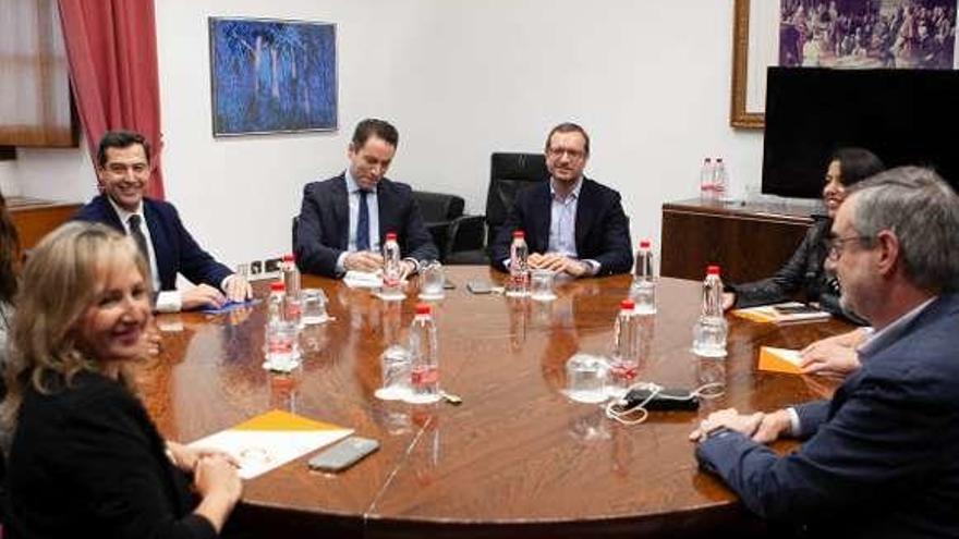 Reunión de las delegaciones de PP y Ciudadanos para alcanzar un pacto de gobierno en la Junta de Andalucía. // E.P.