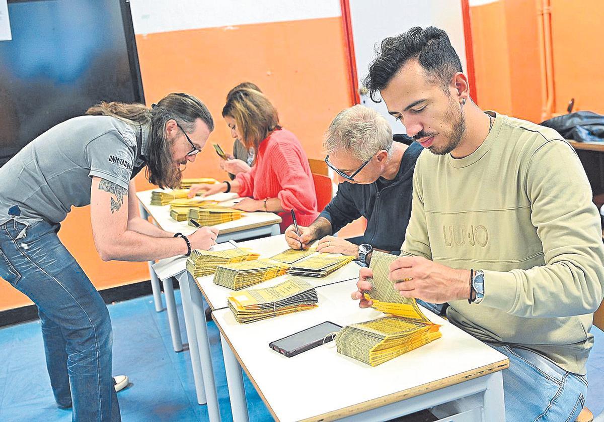 Los colegios electorales abren sus puertas en Italia