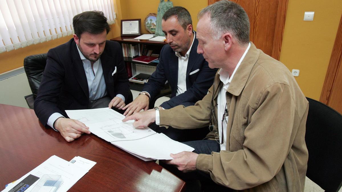 Pablo Ruz, Vicente Granero y Gregorio Alemañ, en una imagen del gobierno de Mercedes Alonso en Elche