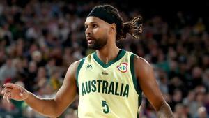 Patty Mils, con la camiseta de la selección de Australia.