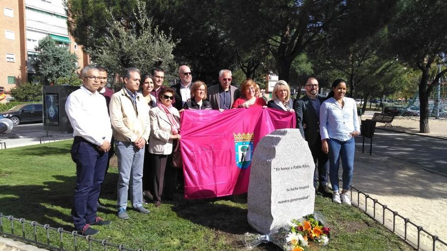 Imagen de la inauguración del monolito que da nombre al parque Pablo Ráez de Ciudad Lineal.