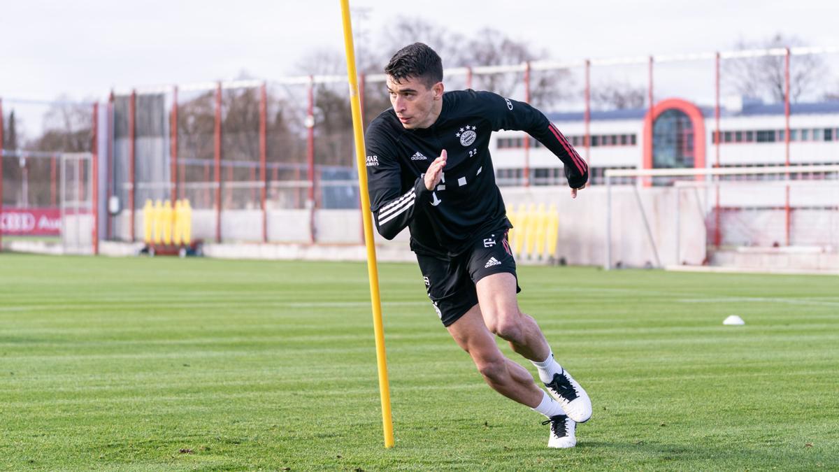 Marc Roca, en un entrenamiento del Bayern.