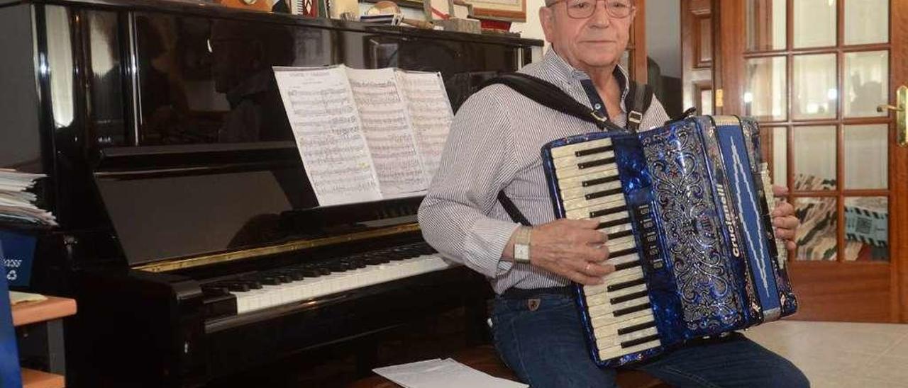 Salvador Cores, Manso, ayer, a sus 82 años en su casa de O Pombal, en Cambados. // Noé Parga