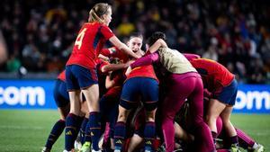 Las jugadoras de la selección española celebran el 2-1 de Olga Carmona en la semifinal del Mundial ante Suecia.
